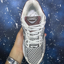 Saucony ProGrid Omni 9 – Argenté / Bordeaux