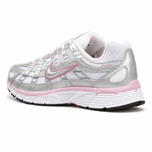 Nike P-6000 – Argenté / Rose