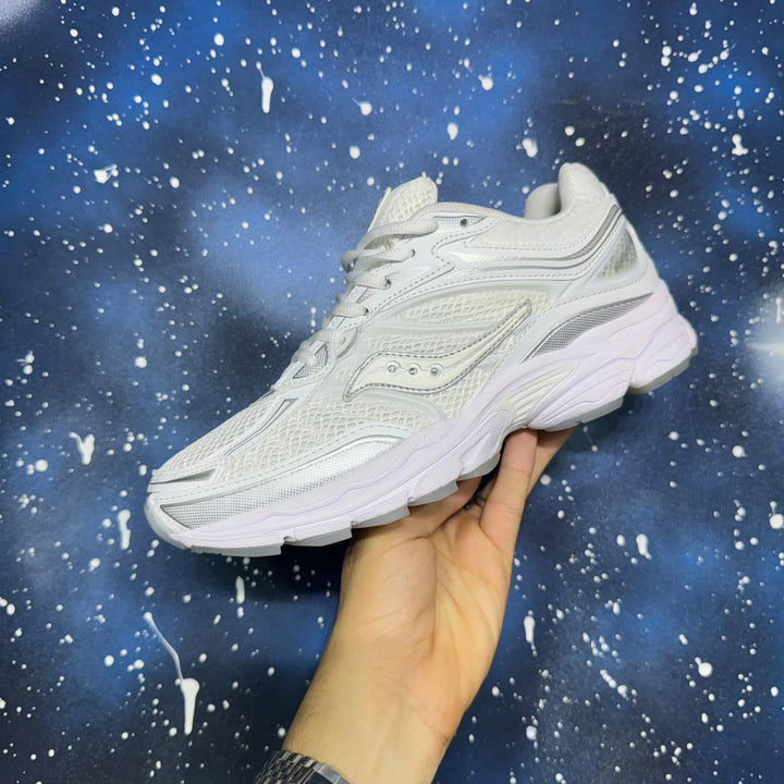 Saucony ProGrid Omni 9 TMY – White / Silver
