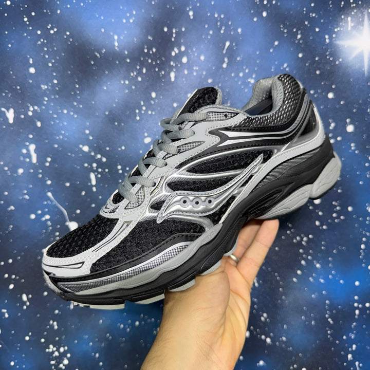 Saucony ProGrid Omni 9 – Noir 🖤 & Argenté