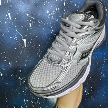 Saucony ProGrid Omni 9 – Argenté & Gris / Noir
