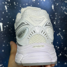 Saucony ProGrid Omni 9 TMY – White / Silver