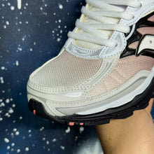 Saucony ProGrid Omni 9 – White / Rose / Black