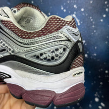Saucony ProGrid Omni 9 – Argenté / Bordeaux