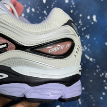 Saucony ProGrid Omni 9 – White / Rose / Black