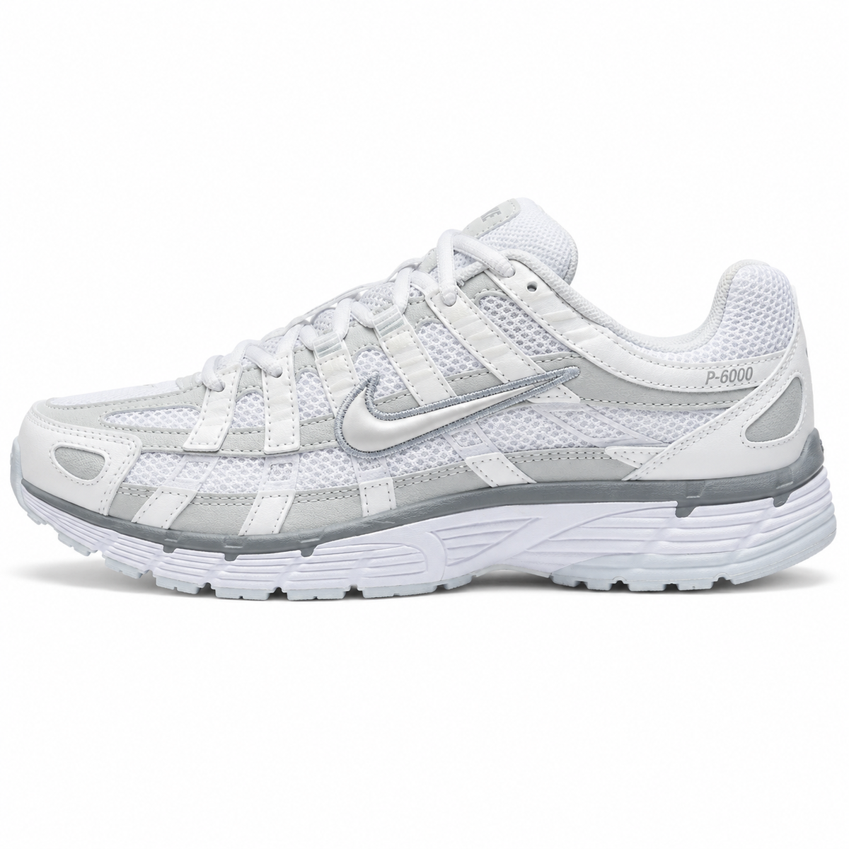 Nike P-6000 – Blanc / Gris Argenté